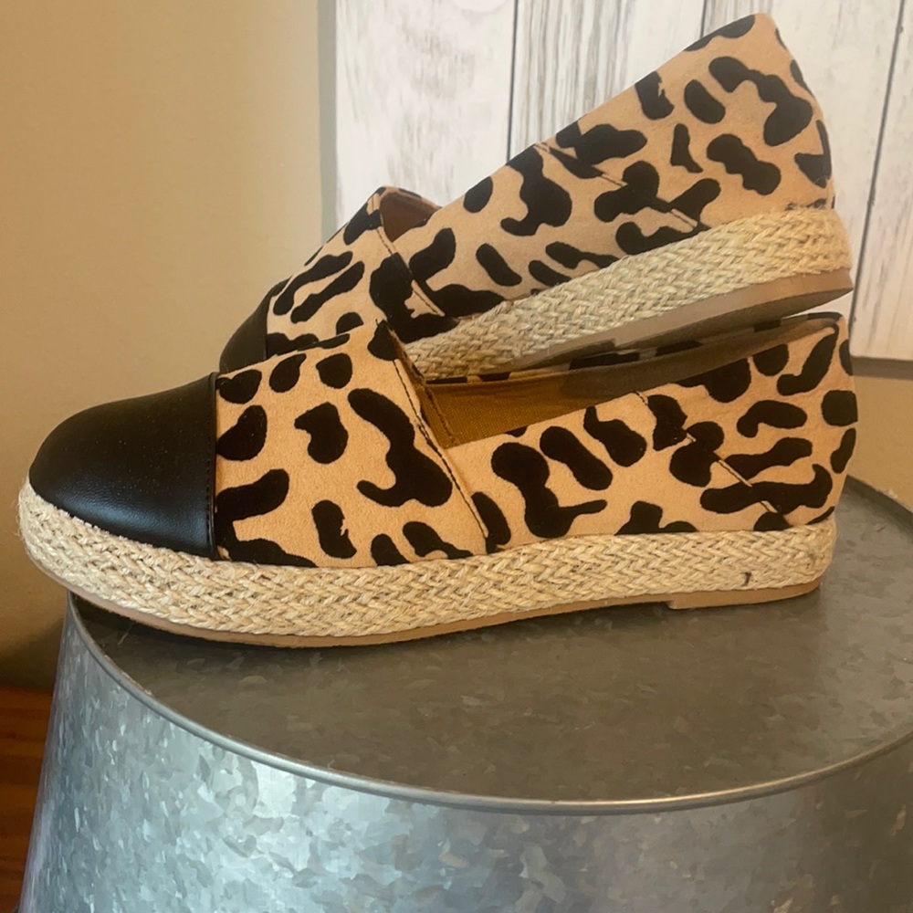Black/animal print slip on shoes